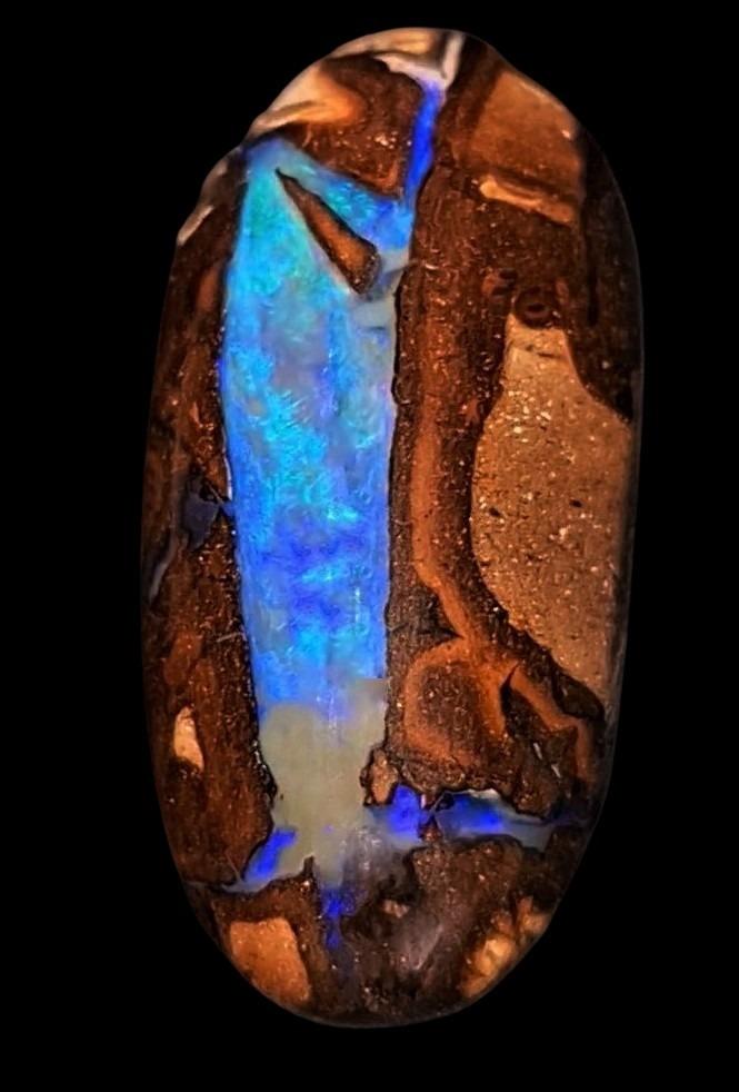 15 CARATS YOWAH NUT BOULDER OPAL.