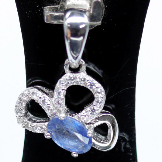 14ct WHITE GOLD NATURAL SAPPHIRE PENDANT